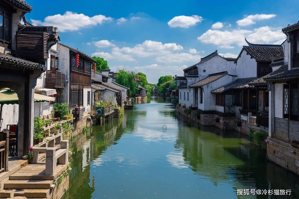 南明区二戈街道办慰问托管离退休特殊困难人员